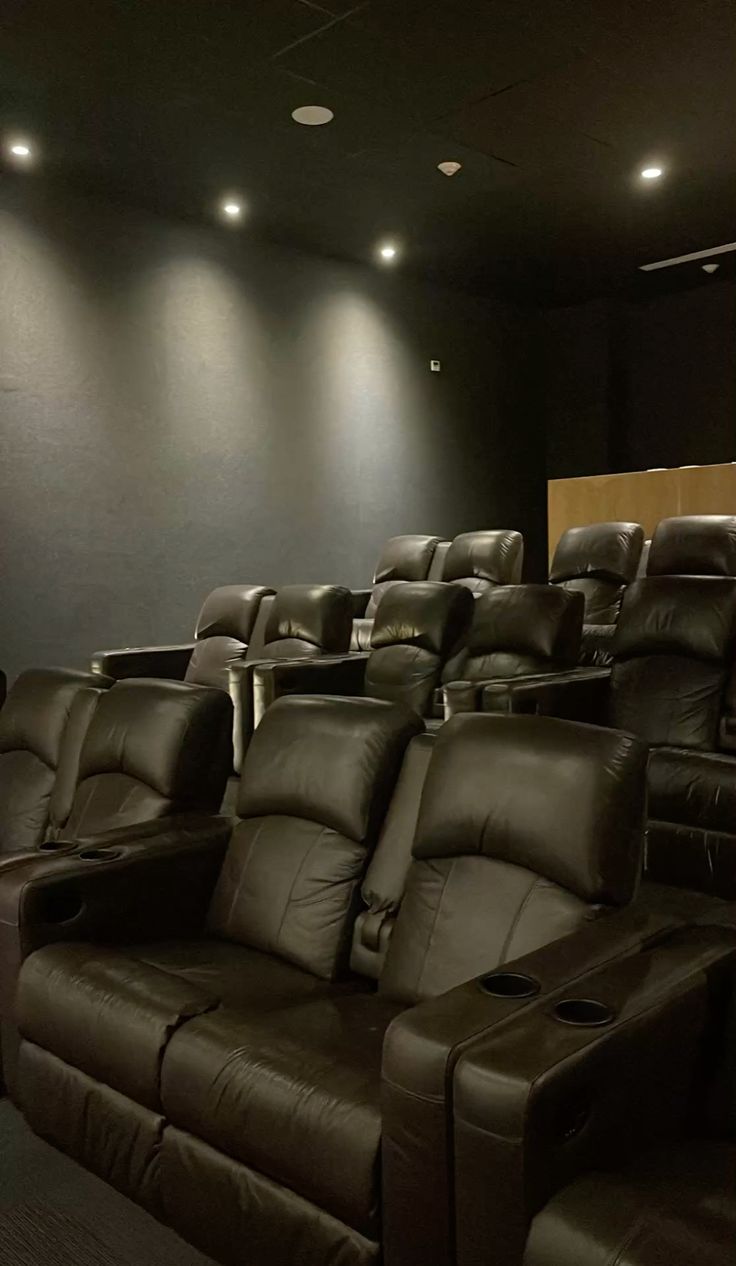 Onyx recliner by Blackpoll